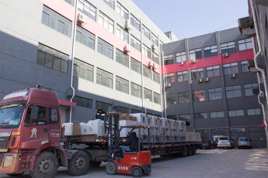 國內充絨機分兩類：一類叫充絨機，一類叫“百聯”